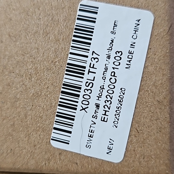 Small 🌈 Huggy Hoops 8mm - Picture 4 of 4